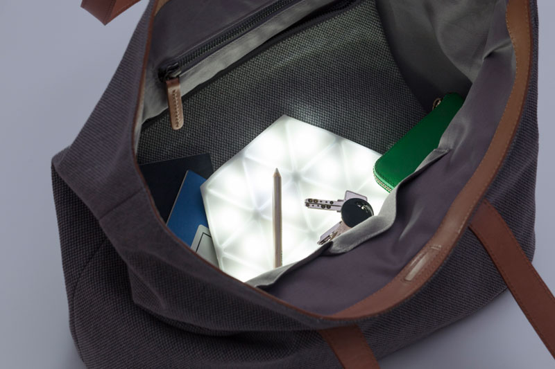 Kangaroo Light by STUDIO BANANA THiNGS: The first portable & flexible lighting device