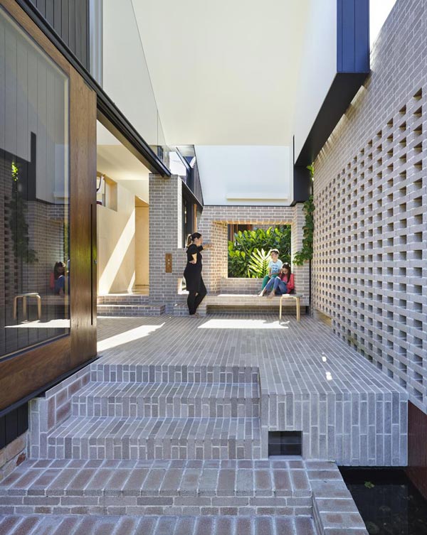 Aperture House by Cox Rayner Architects & Twofold Studio