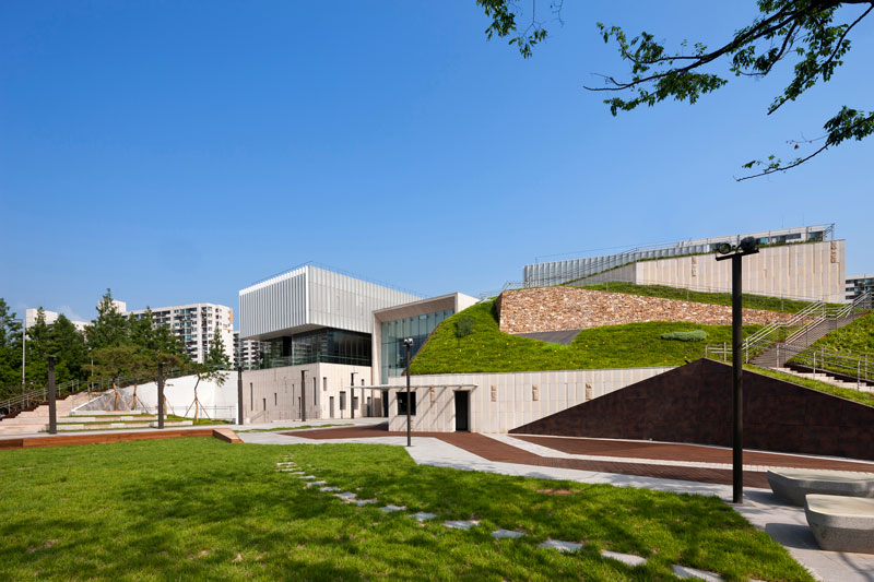 Buk Seoul Museum of Art by Samoo Architects & Engineers