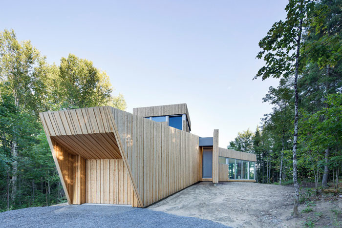 House on Lac Grenier by Paul Bernier Architecte