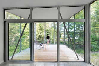 House on Lac Grenier by Paul Bernier Architecte