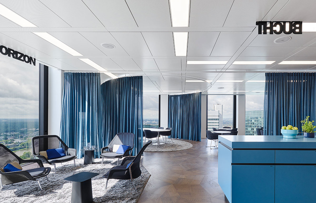 windowinthesky office by Ippolito Fleitz Group